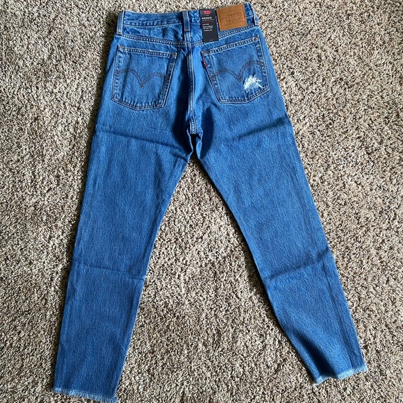 NEW Levi’s Women’s Wedgie Jeans - Picture 4 of 8